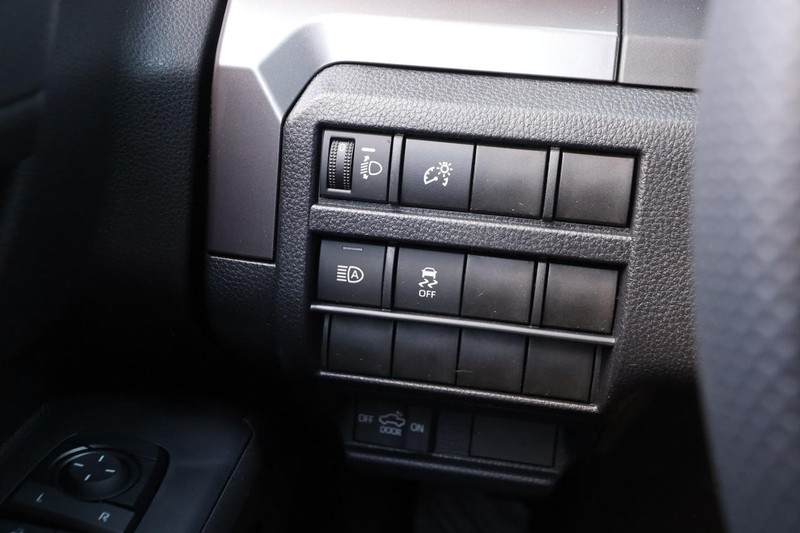 Toyota Tacoma 4WD Vehicle Image 19