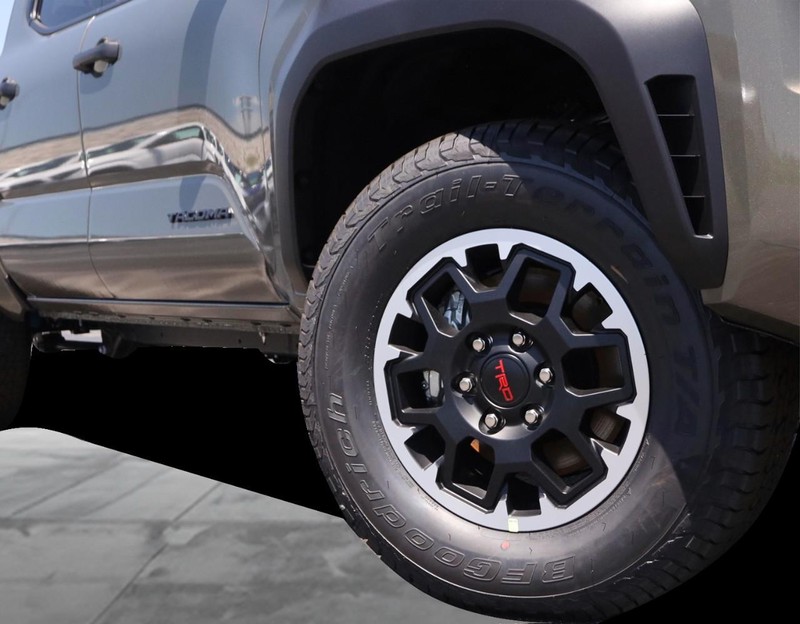 Toyota Tacoma 4WD Vehicle Image 03