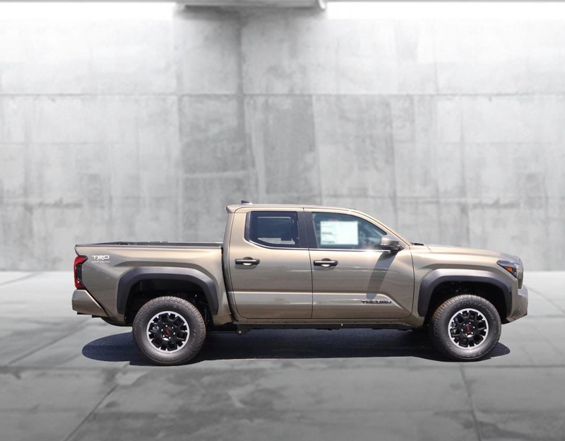 Toyota Tacoma 4WD Vehicle Image 05