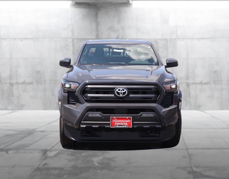 Toyota Tacoma 4WD Vehicle Image 04