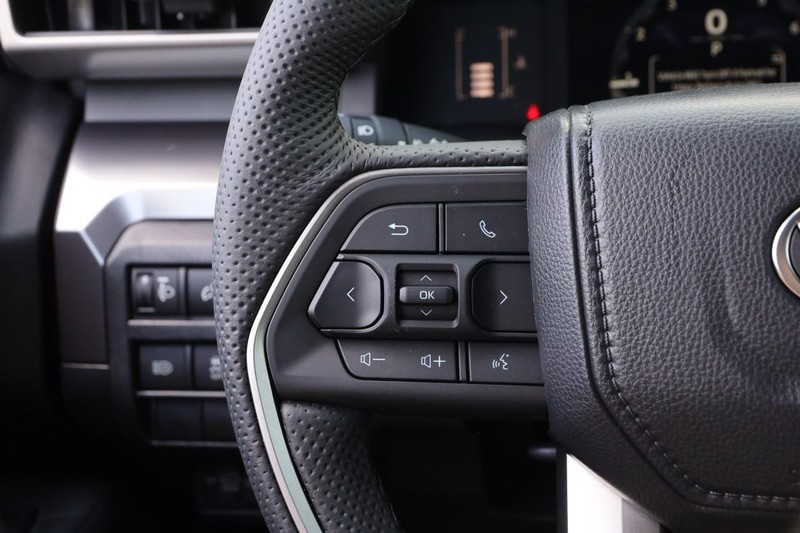 Toyota Tacoma 4WD Vehicle Image 11