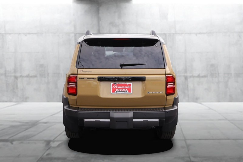 Toyota Land Cruiser Vehicle Image 06