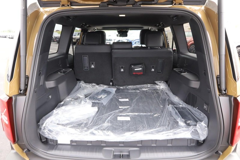 Toyota Land Cruiser Vehicle Image 07