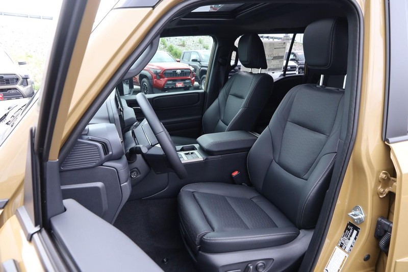 Toyota Land Cruiser Vehicle Image 10