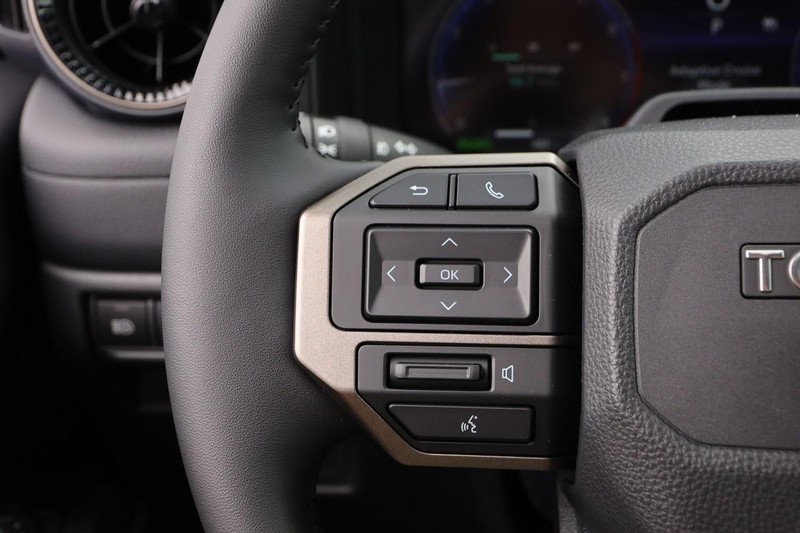 Toyota Land Cruiser Vehicle Image 13