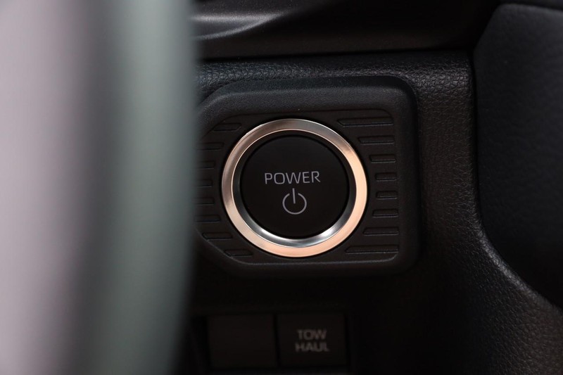 Toyota Land Cruiser Vehicle Image 16