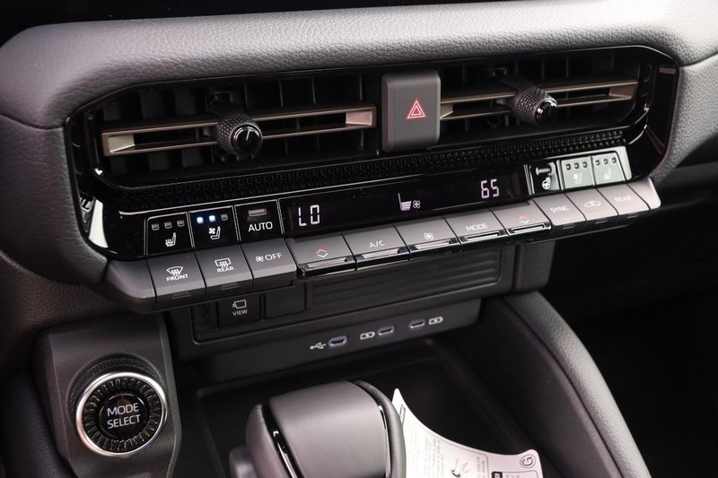 Toyota Land Cruiser Vehicle Image 19