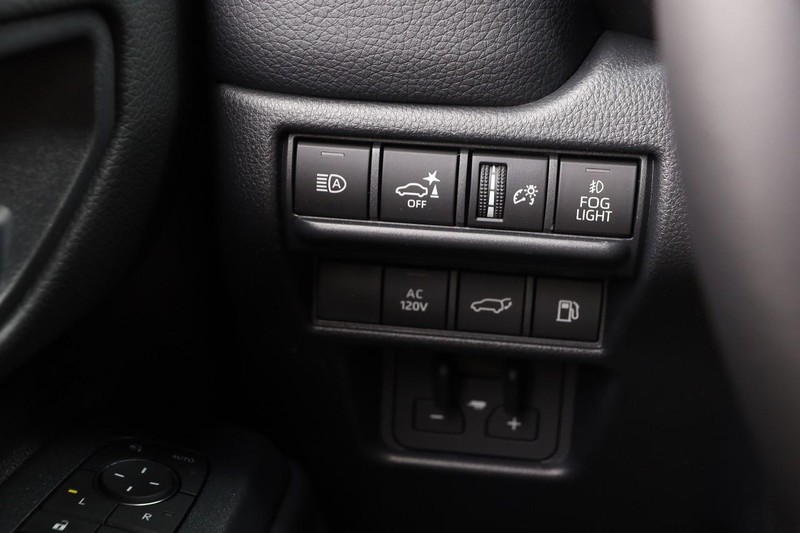 Toyota Land Cruiser Vehicle Image 22