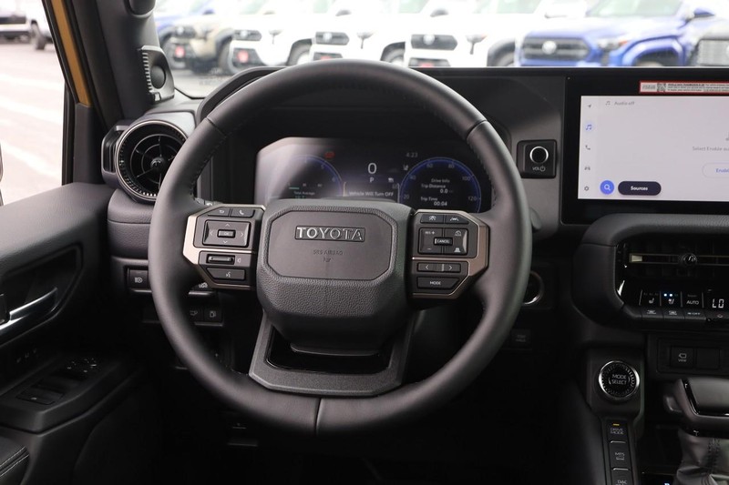 Toyota Land Cruiser Vehicle Image 25
