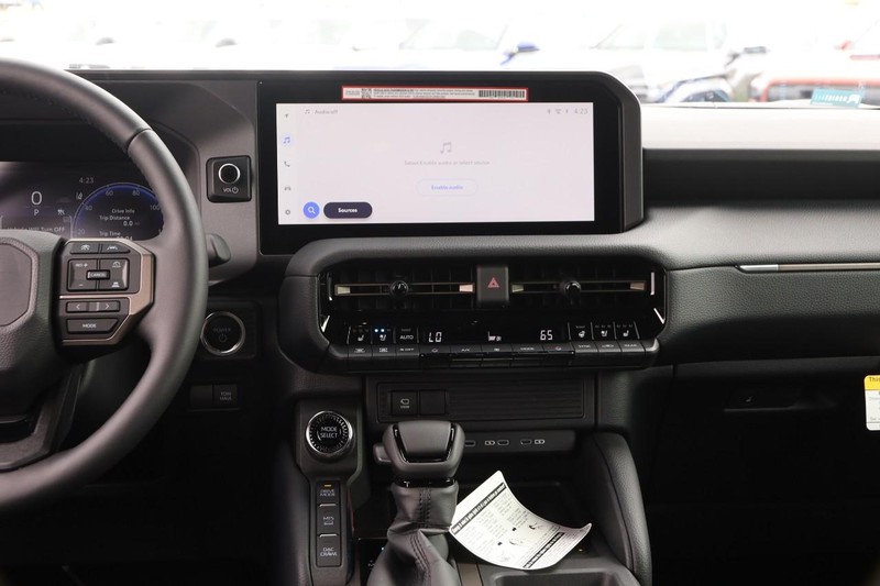 Toyota Land Cruiser Vehicle Image 26