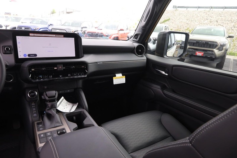 Toyota Land Cruiser Vehicle Image 27