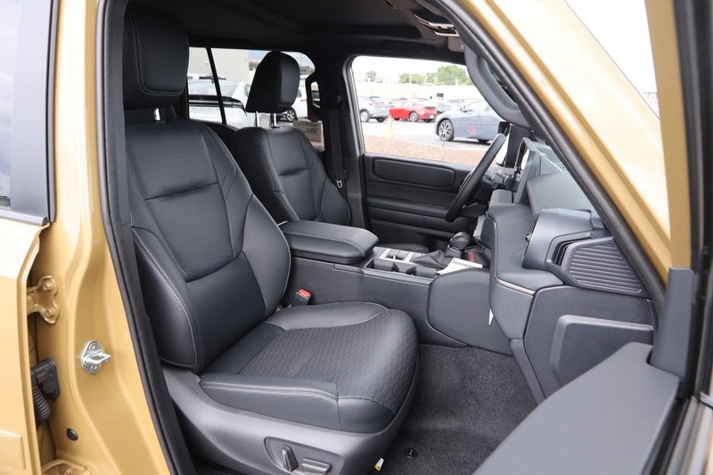 Toyota Land Cruiser Vehicle Image 29