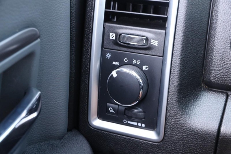 Ram 1500 Classic Vehicle Image 18
