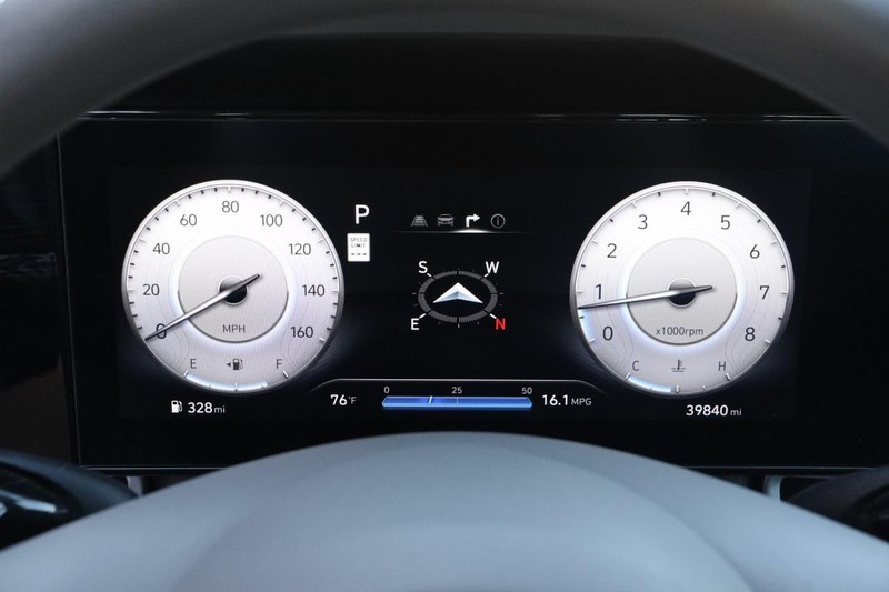 Hyundai Elantra Vehicle Image 13