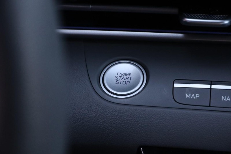 Hyundai Elantra Vehicle Image 14