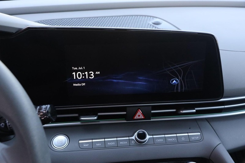 Hyundai Elantra Vehicle Image 15