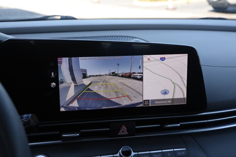 Hyundai Elantra Vehicle Image 16