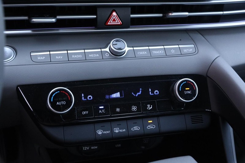 Hyundai Elantra Vehicle Image 17