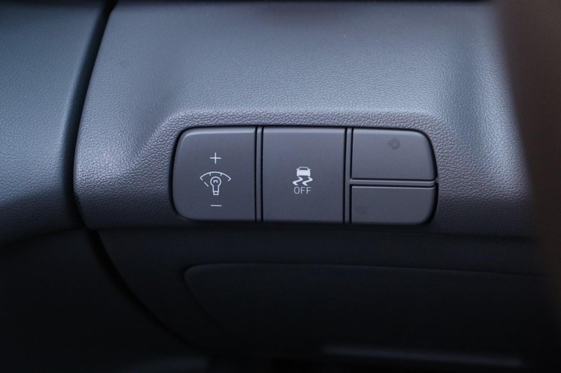 Hyundai Elantra Vehicle Image 18