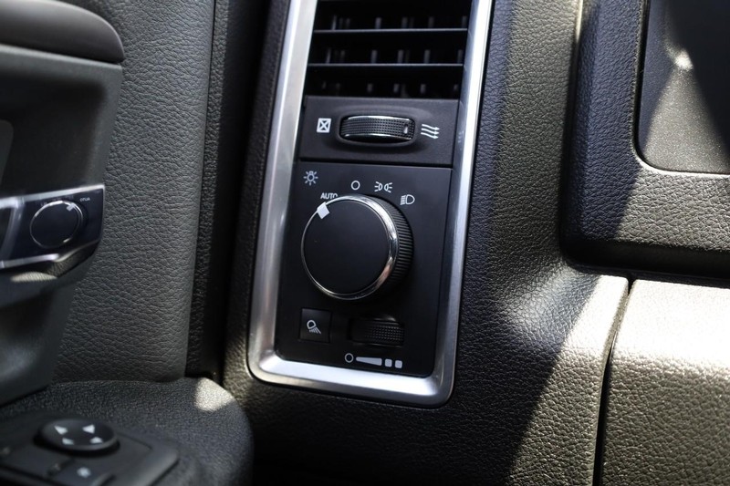 Ram 1500 Classic Vehicle Image 19