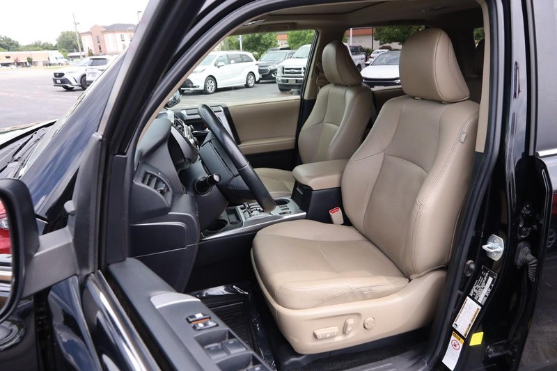 Toyota 4Runner Vehicle Image 09