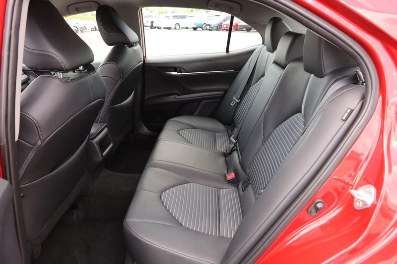 Toyota Camry Vehicle Image 09