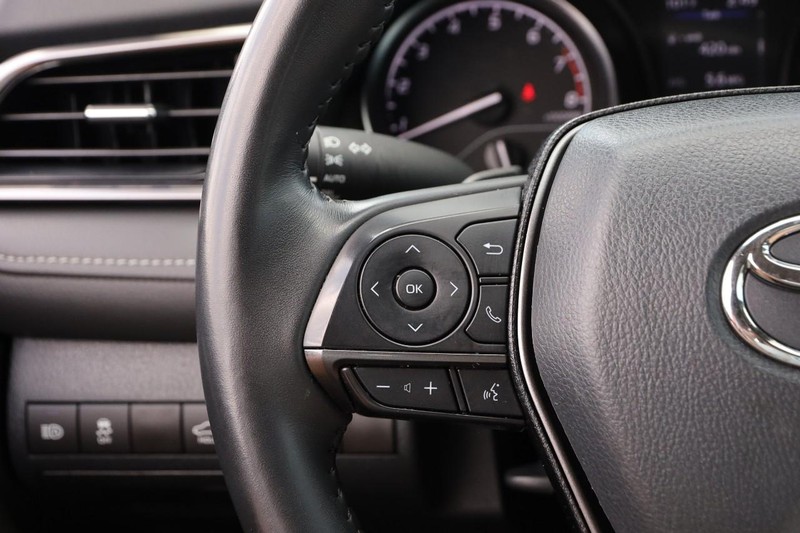 Toyota Camry Vehicle Image 11