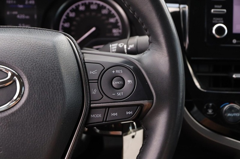 Toyota Camry Vehicle Image 12