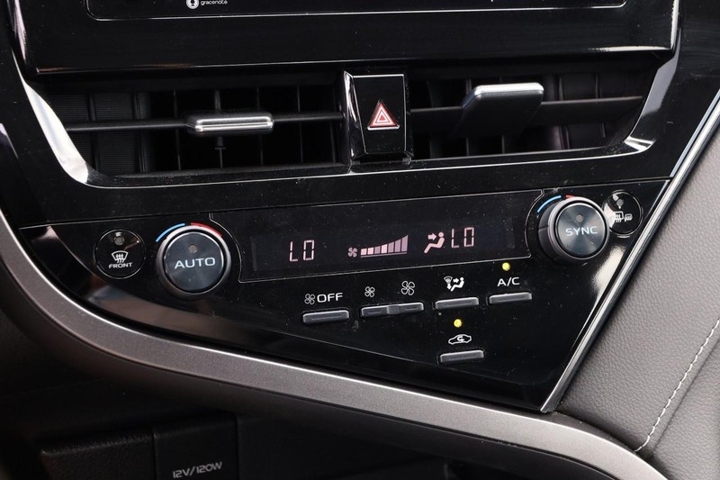 Toyota Camry Vehicle Image 16