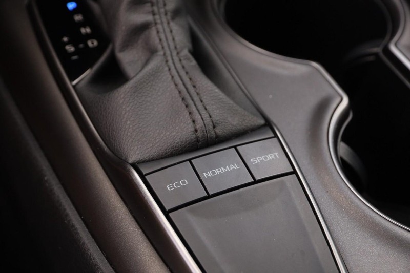 Toyota Camry Vehicle Image 17