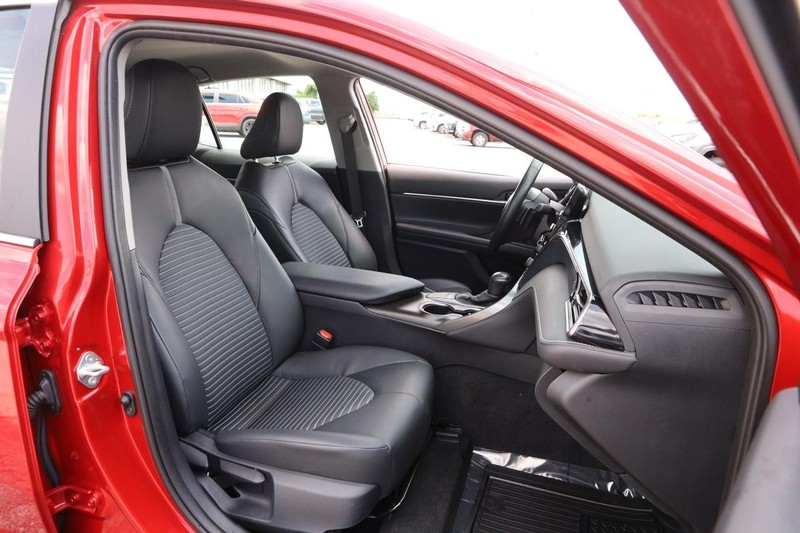 Toyota Camry Vehicle Image 24
