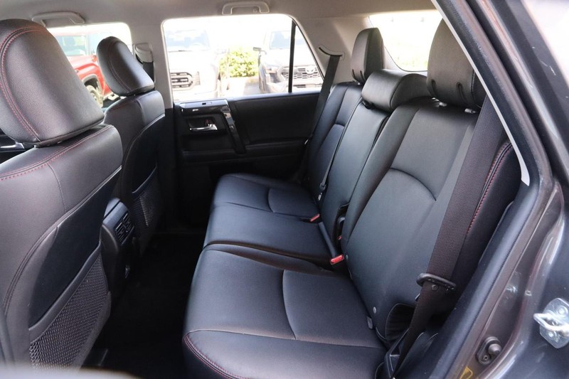 Toyota 4Runner Vehicle Image 09