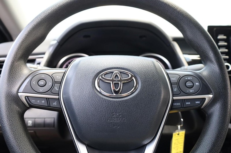 Toyota Camry Vehicle Image 09