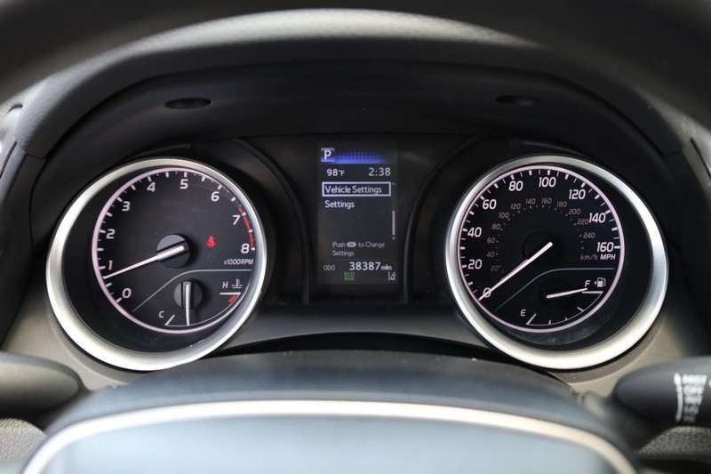 Toyota Camry Vehicle Image 10
