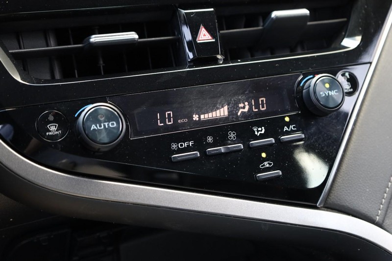 Toyota Camry Vehicle Image 13