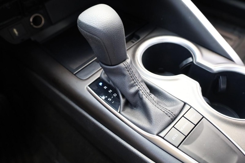 Toyota Camry Vehicle Image 15