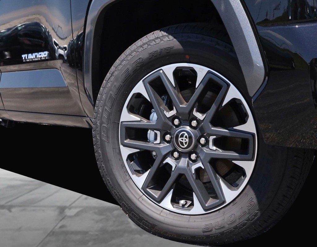 Toyota Tundra 4WD Vehicle Full-screen Gallery Image 3