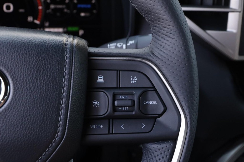 Toyota Tundra 4WD Vehicle Full-screen Gallery Image 12