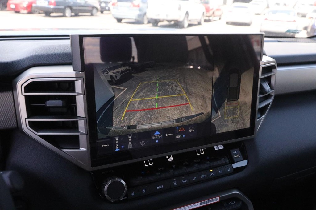 Toyota Tundra 4WD Vehicle Full-screen Gallery Image 16