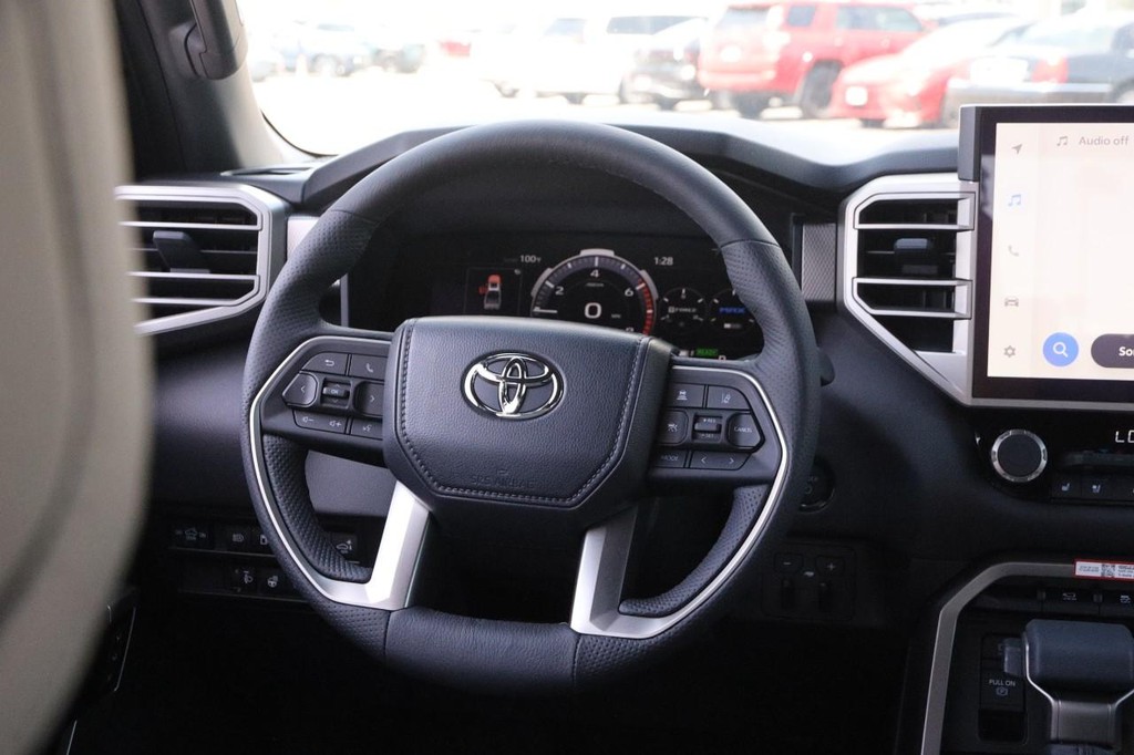 Toyota Tundra 4WD Vehicle Full-screen Gallery Image 22