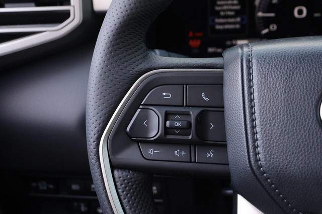 Toyota Tundra 4WD Vehicle Image 11