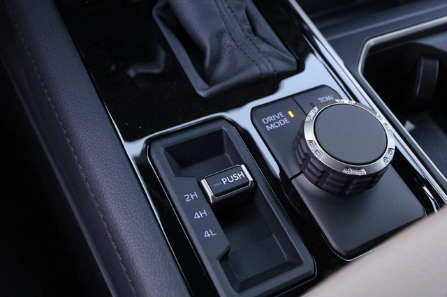 Toyota Tundra 4WD Vehicle Image 18