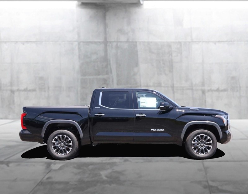 Toyota Tundra 4WD Vehicle Image 05