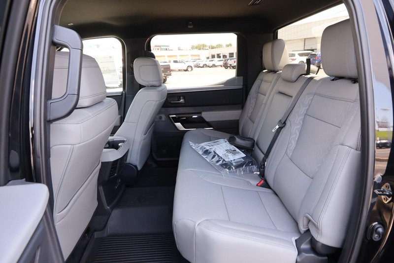Toyota Tundra 4WD Vehicle Image 09