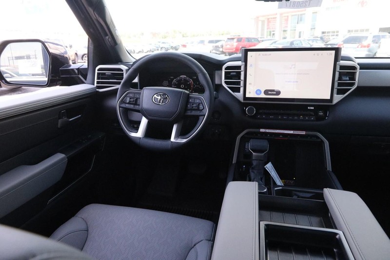 Toyota Tundra 4WD Vehicle Image 21