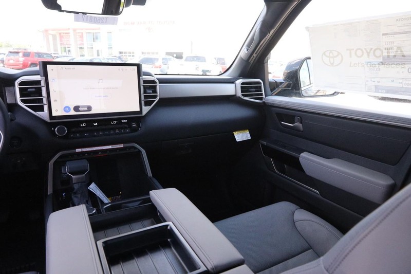 Toyota Tundra 4WD Vehicle Image 24
