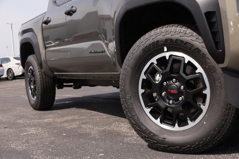 Toyota Tacoma 4WD Vehicle Image 03