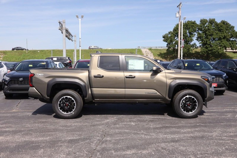 Toyota Tacoma 4WD Vehicle Image 05