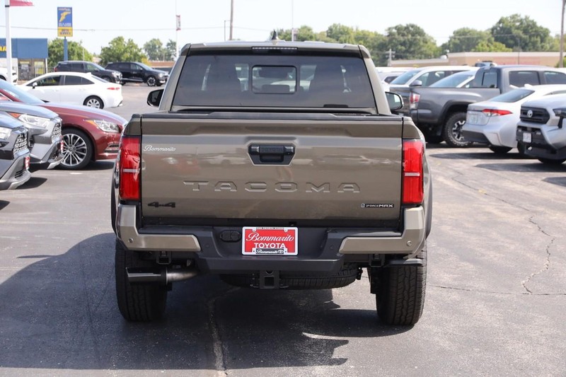 Toyota Tacoma 4WD Vehicle Image 06