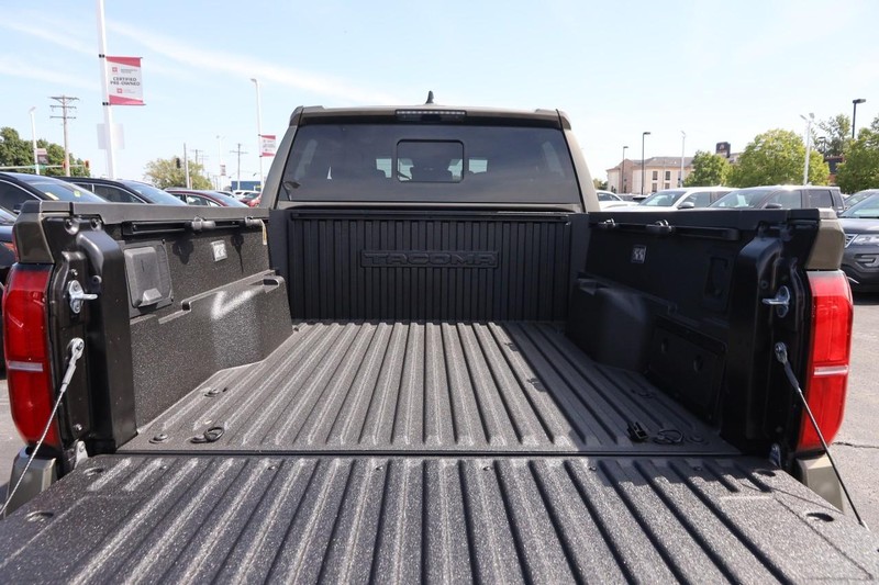 Toyota Tacoma 4WD Vehicle Image 07
